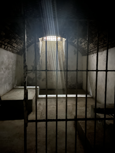 Lire la suite à propos de l’article Quel avenir pour l’ancienne prison de Pontaniou à Brest ? Les relations presse et la vidéo de Rivacom en soutien.